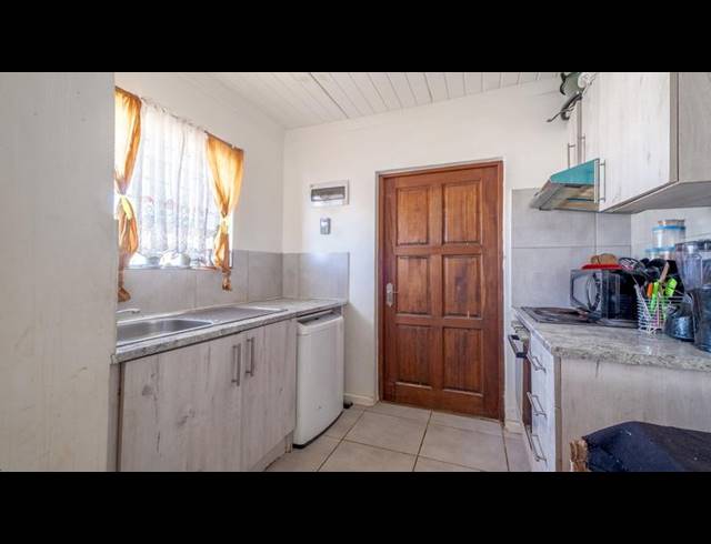 2 BEDROOM HOUSE FOR SALE IN GROENHEUWEL